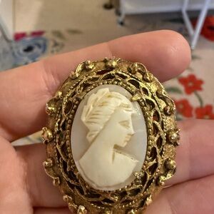 Vintage Gold Cameo Brooch